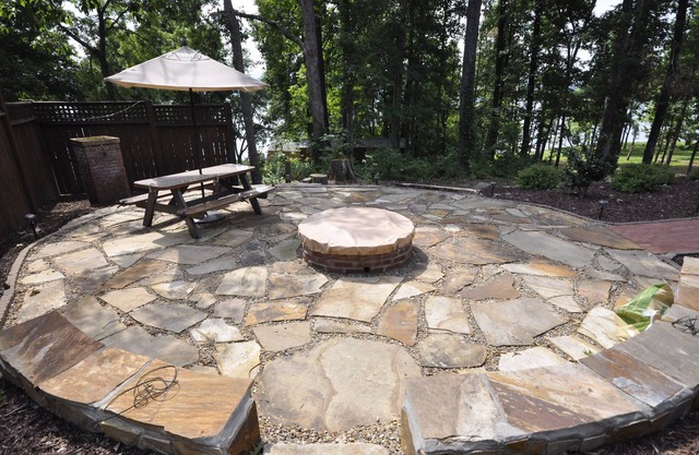 Cozy Lakefront 2-bedroom cabin on Lake Chatuge in Hayesville Bonus sleeping area