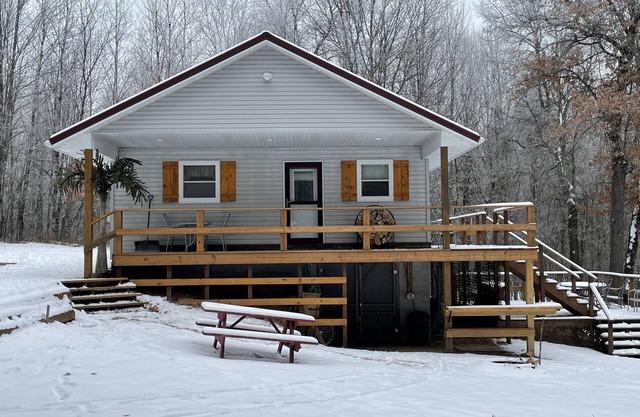 Cozy Lakefront Cabin--Crivitz