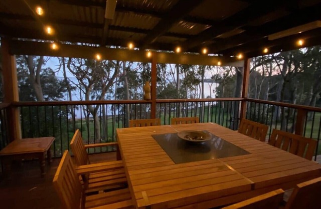 Cozy Lakefront Home - Pet Friendly