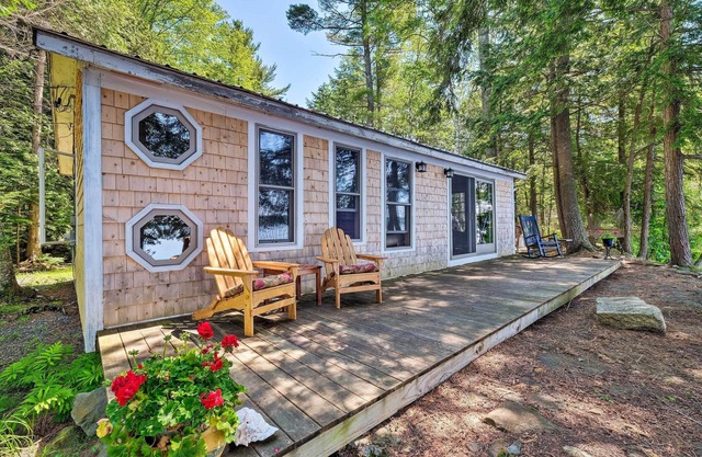 NOUVEAU! Cozy Lakefront Madison Cabin w / Dock & Kayaks