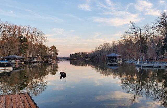 Cozy Lakehouse on Quiet Cove