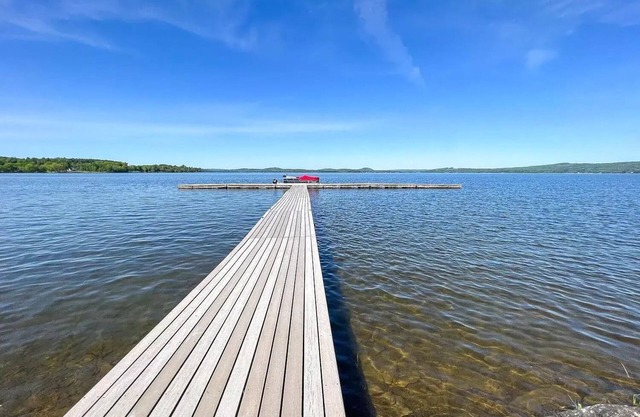 Cozy Lakeside Condo 30 mins from Jay's Peak!