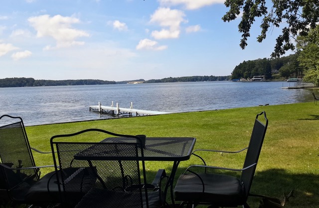 Camping Lakeside Cottage, North Shore, Upper Hamlin