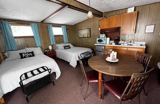 Cozy Lakeside Studio #4 Retreat on Lake Superior - Perfect for Snowmobilers!