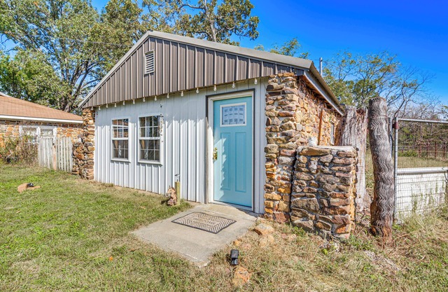 Cozy Lamar Vacation Rental w/ Creek & Pond Access!