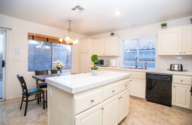 Cozy Large 5 BR House