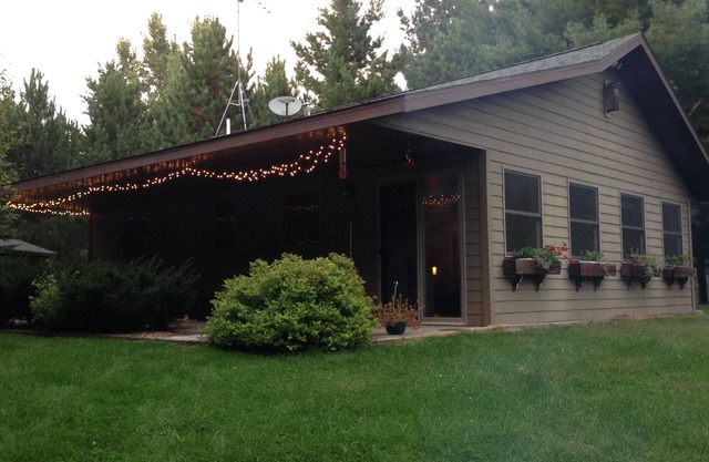 Cozy lil 'Cottage est niché dans des collines et des pins paisibles