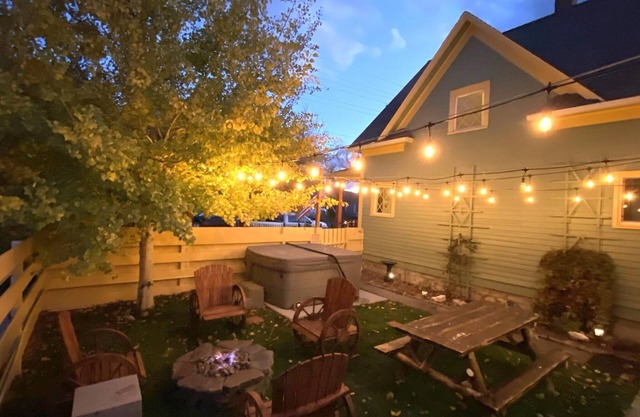 Cozy Livingston Charmer in Town: Sleeps 10 w/ HOT TUB!