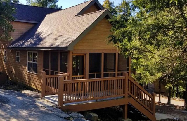 Unique Lodge situé dans une résidence près de Silver Dollar City, pouvant accueillir jusqu'à 6 personnes.