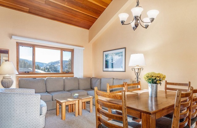 Who wants a long weekend this fall? Vail does! Stay 2 nights, get the 3rd free. Restrictions apply.