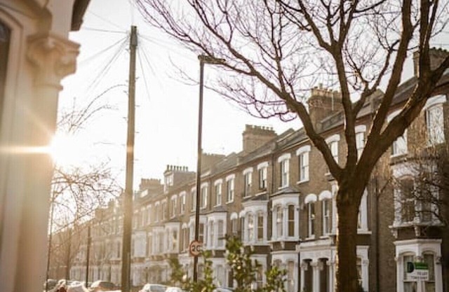 Cozy London Budget Studio w/ Private Bathroom - Prime Value