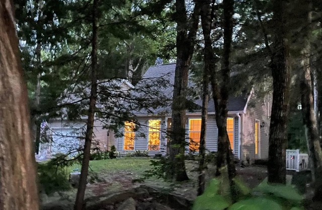 Cozy Long Pond Cottage: private mooring & shared dock