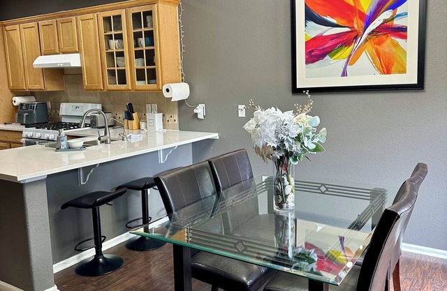 10-min-à-DIA Townhouse pour jusqu'à 6 invités