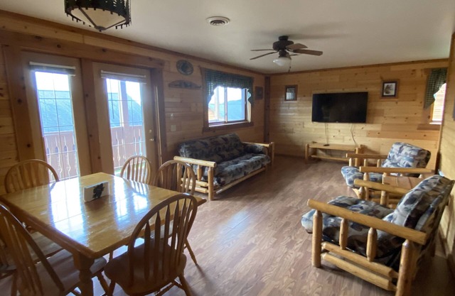 B2G1 NIGHT FREE Cabin-Three Bears/Yogi Waterparks-Book now limited time offer!