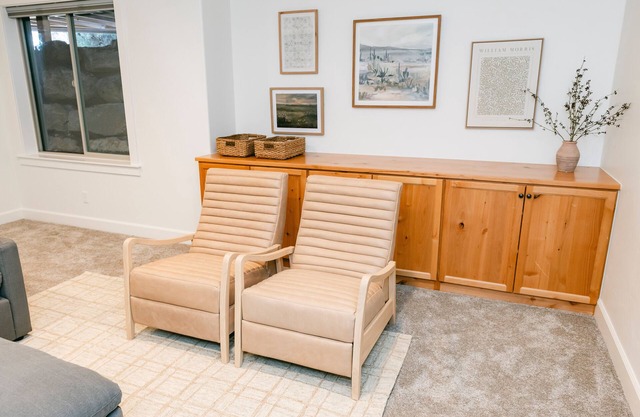 Cozy Luxe Retreat w/Theater, Near AF Canyon & Temple