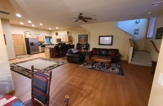Cozy Luxury Townhome with 2 bunk beds. Family, Pet and Fun Friendly