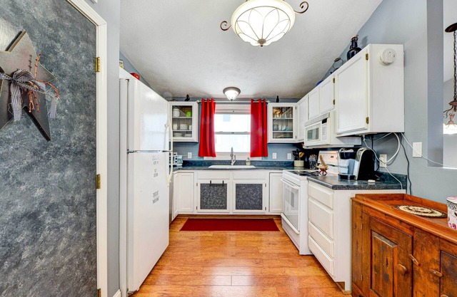 Cozy Manchester Getaway Near Skiing!