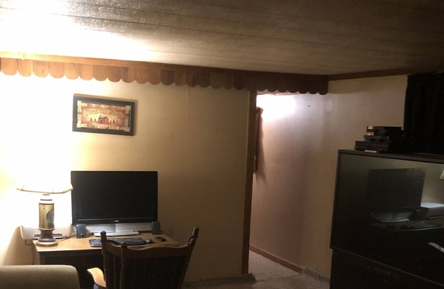 Shared Cozy Manufactured Home with lake and public pool