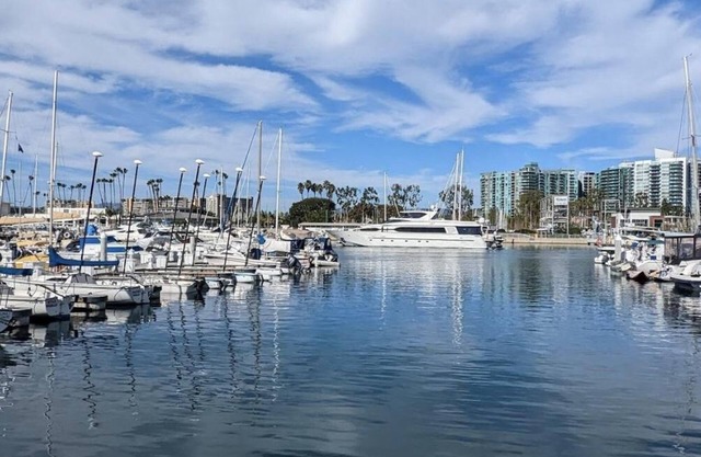 Cozy master bedroom in gorgeous Marina del Rey close to the ocean and the beach