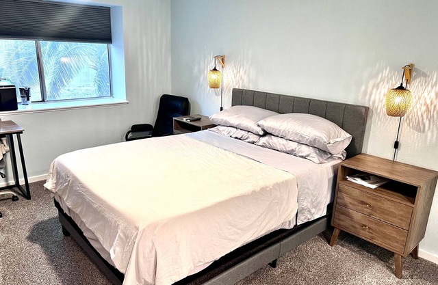 Cozy Master Bedroom & Bathroom Suite - Pet Friendly