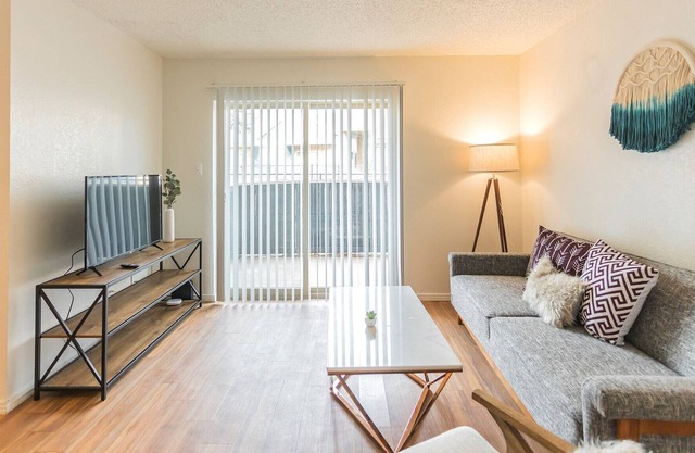 Cozy Midland Flat + Pool