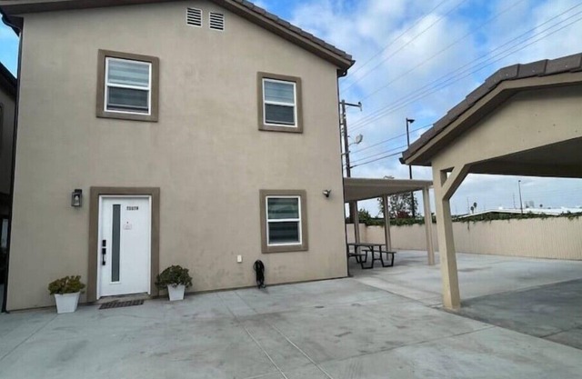 Cozy Midway City Home