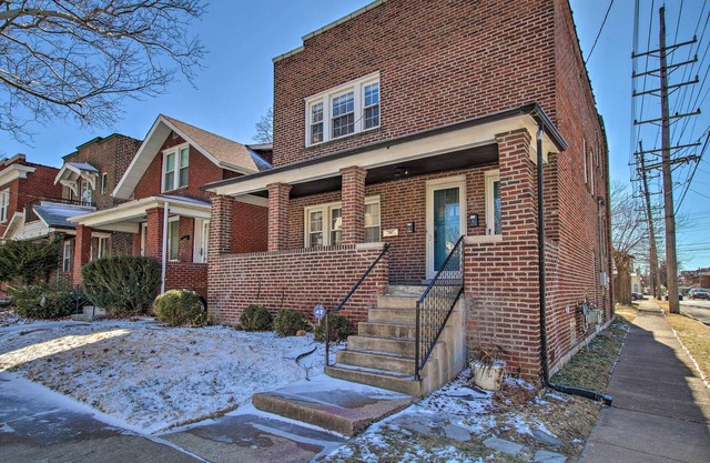 NEW! Cozy Missouri Apartment < 10 Mi to the Arch!