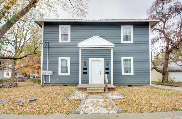 Cozy Missouri Escape w/ Balcony, Near Colleges!