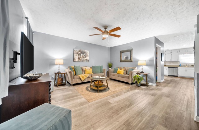 Cozy, modern 2 story townhome!