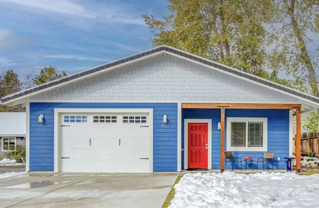 Cozy modern 3bd/2ba home centrally located in the mountains
