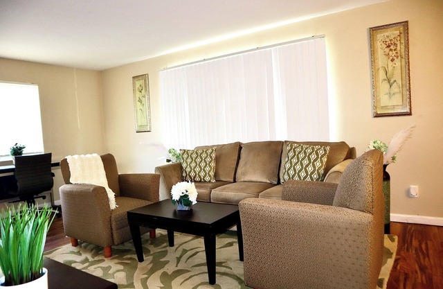 Cozy Modern and chic 3-bed parking & 2 bath King beds10 min downtown Dayton ❤️