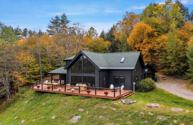 Cozy Modern Cabin w/ Hot Tub & Beautiful View