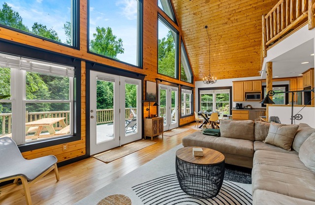 Cozy, modern cabin w/ Firepit near Asheville. Pet-friendly!