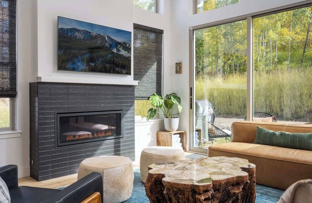 Winter Park Ski Cabin / Private Hot Tub / IKON Pass Destination