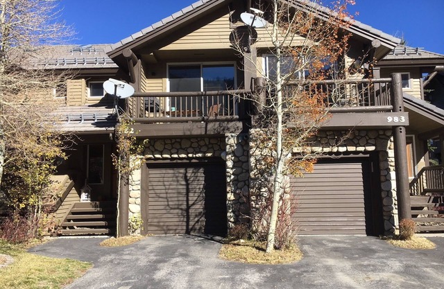 Cozy Modern Condo in Snowcreek V Development