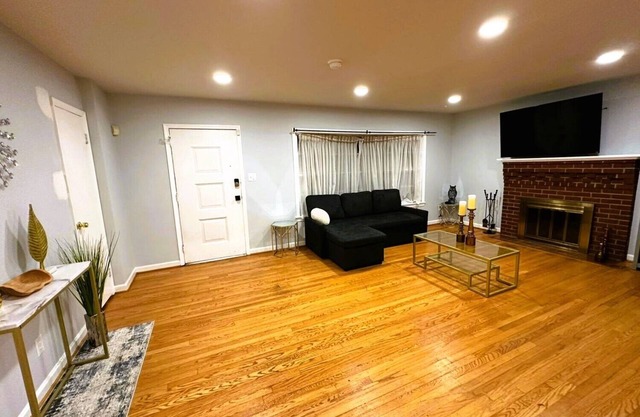 Cozy modern home in the DMV, an ideal spot for exploring D.C. and Alexandria!
