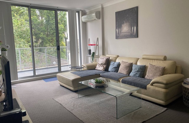 Cozy Modern Home With Free parking
