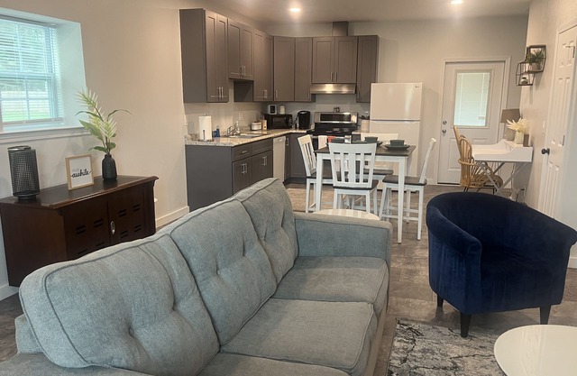Cozy modern house near interstate, close to mall, amusement parks, and hospitals