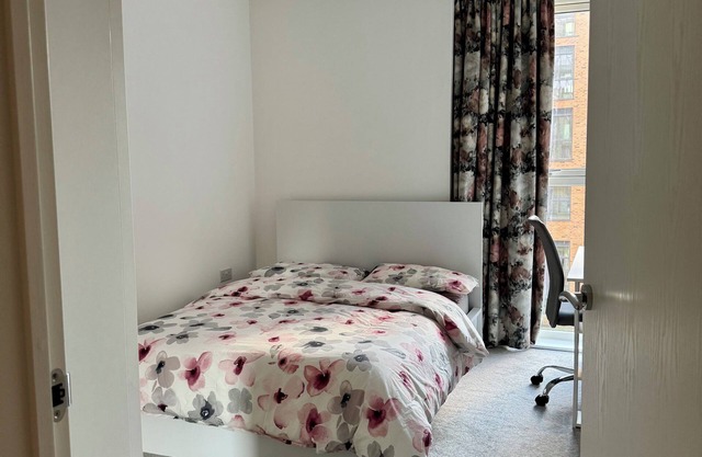 Cozy Modern Room In London