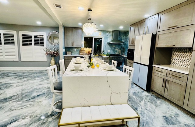 Cozy modern rose house 3-bedrooms pets friendly in Garden Grove, California