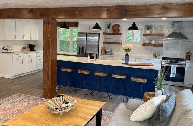 Cozy Modern Rustic Ski Lodge! 7BR - Sleeps 16