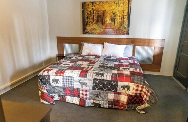 Cozy Motel Room With Lake Access