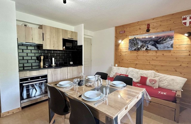 Appartement cosy à Flumet, pieds des pistes, 4 pers., piscine, parking, minibox Wifi.