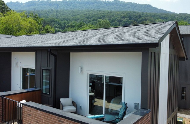 Cozy Mountain Basecamp on the Riverwalk, w/ Rooftop Deck
