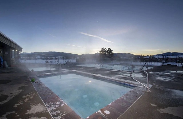 Cozy Mountain Condo w/Outdoor Heated Pool Access