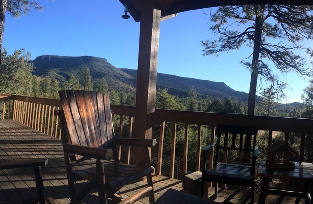 Cabane en rondins avec vue sur la baie de Mogollon