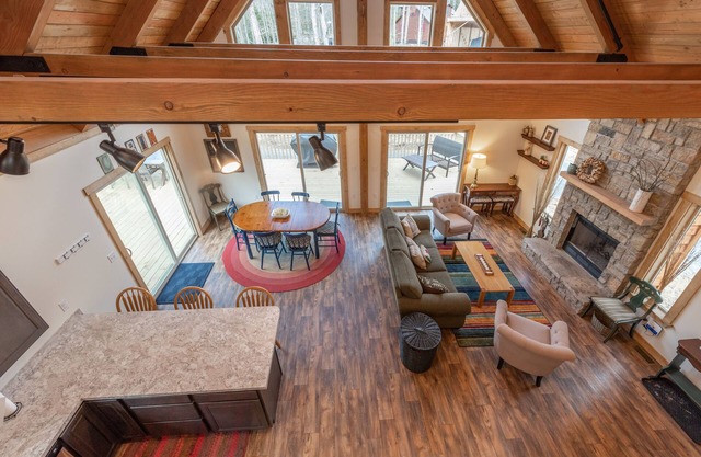 Cozy Mountain Retreat w/ Hot Tub & Fire Pit