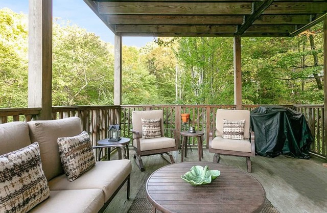 Cozy Mtn Retreat w/ Hiking & Views - Pet Friendly!