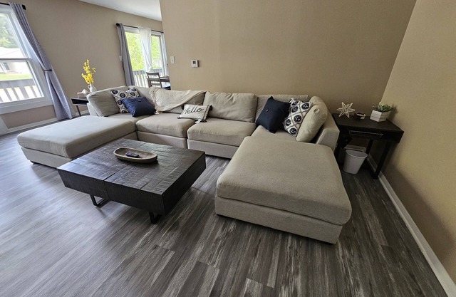 Cozy 2 story apartment on the river!