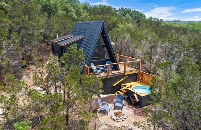 The A-Frame -cozy cabin 30 minutes from Waco - hot tub, fire pit, grill nature!